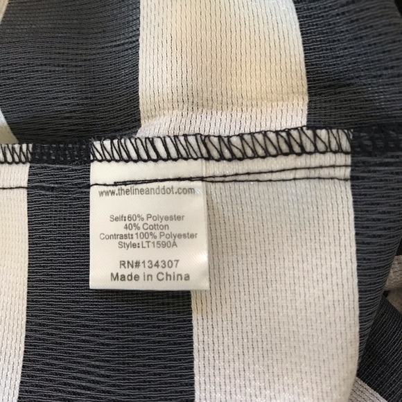 Line & Dot ¾ Sleeve Top with Back Black Lace Detail - Picture 3 of 3